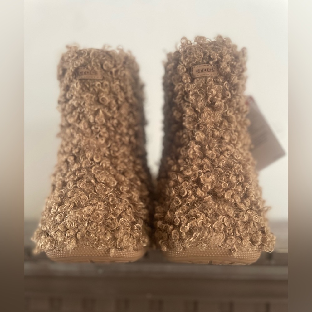 CROCS crush doodle fur boots